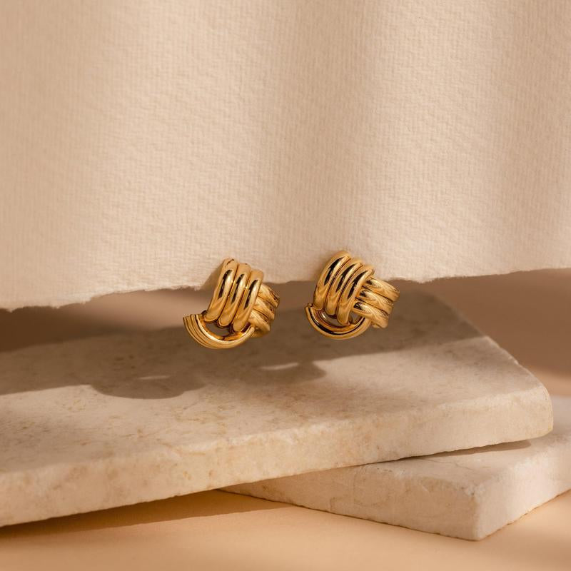 MUMREUES Gold Earrings for Women Trendy 14K Gold Stud Earrings Dainty Huggie Earrings Simple Blod Earrings Gold Hoop Earrings Hypoallergenic Earring for Women Gifts Magnetic Earrings Nova Earrings Vermeil Gold