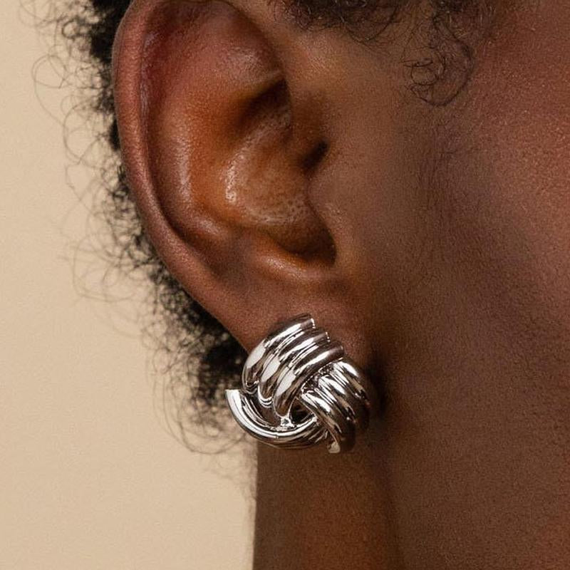 MUMREUES Gold Earrings for Women Trendy 14K Gold Stud Earrings Dainty Huggie Earrings Simple Blod Earrings Gold Hoop Earrings Hypoallergenic Earring for Women Gifts Magnetic Earrings Nova Earrings Vermeil Gold