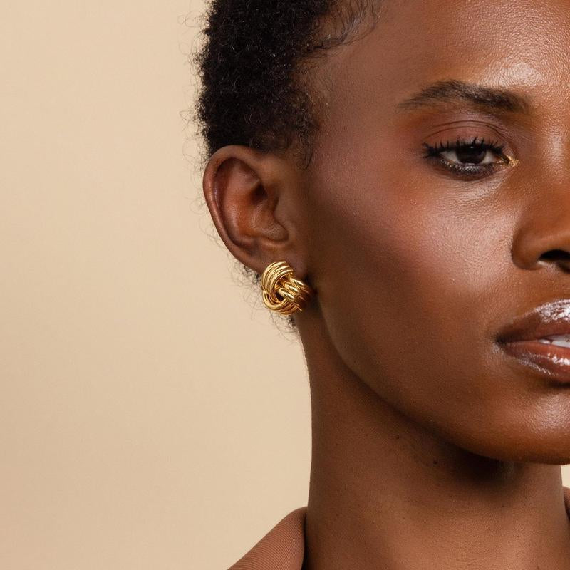 MUMREUES Gold Earrings for Women Trendy 14K Gold Stud Earrings Dainty Huggie Earrings Simple Blod Earrings Gold Hoop Earrings Hypoallergenic Earring for Women Gifts Magnetic Earrings Nova Earrings Vermeil Gold